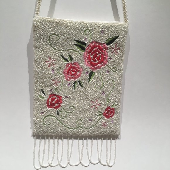 WHITE BEADED PURSE WITH RED ROSES - Picture 14 of 15